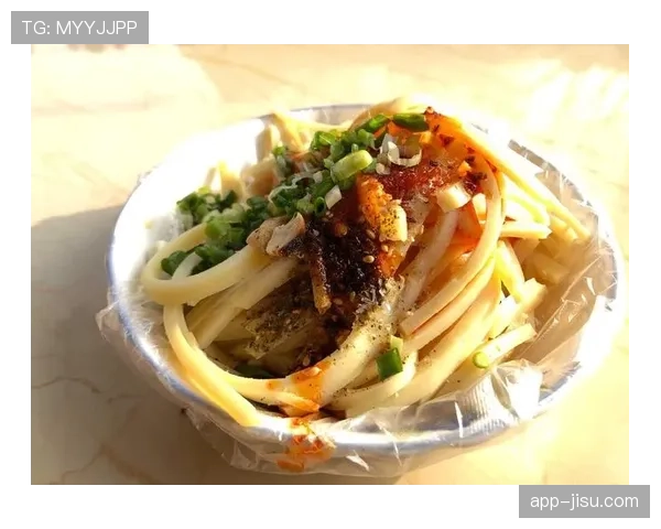 重庆荣昌特色美食受追捧，卤鹅黄凉粉成观众观赛伴侣